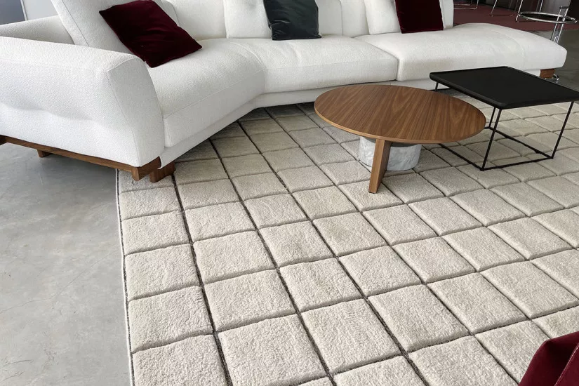 https://www.tomassini.com/82105-page_product_image/cassina-sahara-grid-rug-expo-offer.jpg